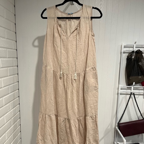 J. McLaughlin Dresses & Skirts - J. McLaughlin Cream Sleeveless Dress
